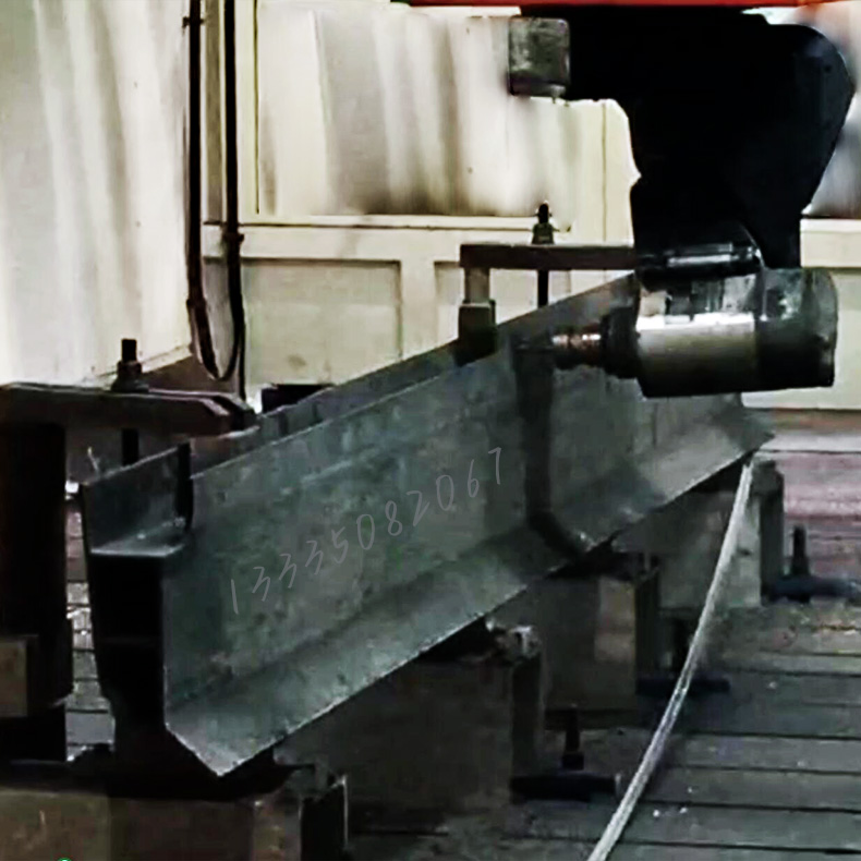 1747015568974657.jpg 五轴加工中心101-790.jpg