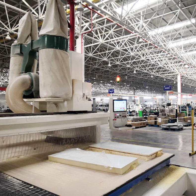 1756264499869941.jpg 冷藏车厢板加工中心43.jpg