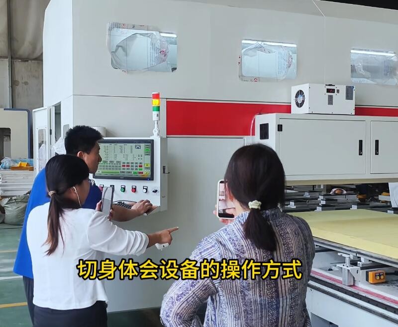 海外客户考察加工中心6.jpg
